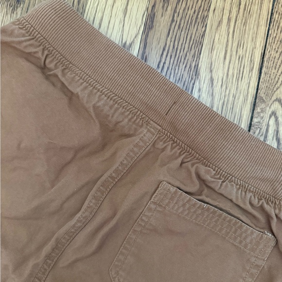 Hanna Andersson Brown boys pants with Plaid Cuffs - Picture 6 of 6